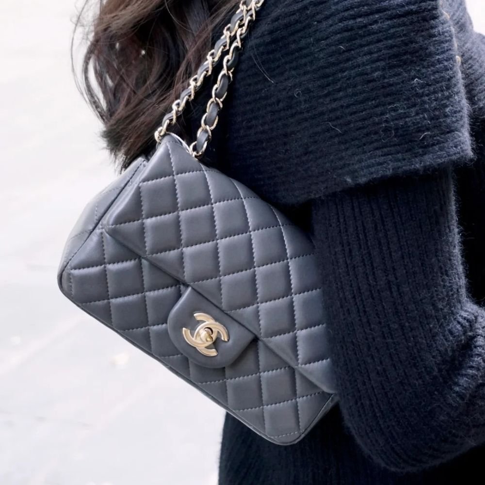 Ch**el Classic 11.12 Handbag Gold Tone Metal Black 25Cm A01112 Y01295 94305