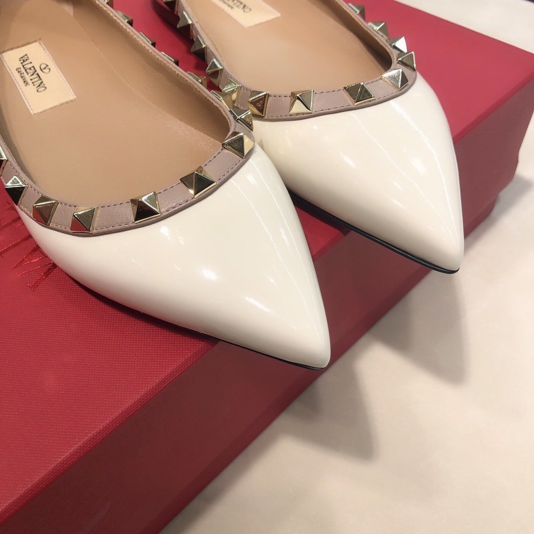 Va1e*ntin0 Patent Rockstud Ballet Flat White