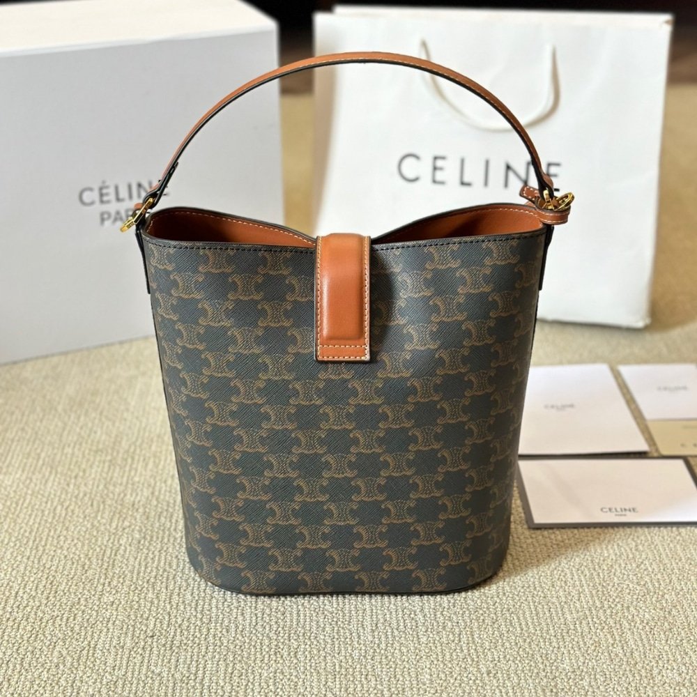 Ce1i*e Medium L0vise Bag In Smooth Triomphe Canvas Calfskin Tan 23Cm
