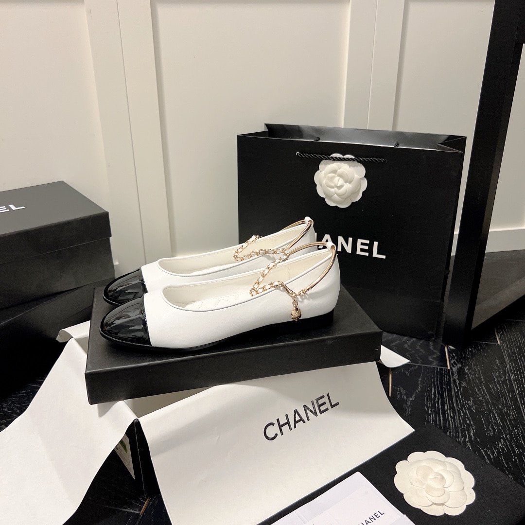 Ch**el Interlocking Cc Logo Ballet Flats Black White