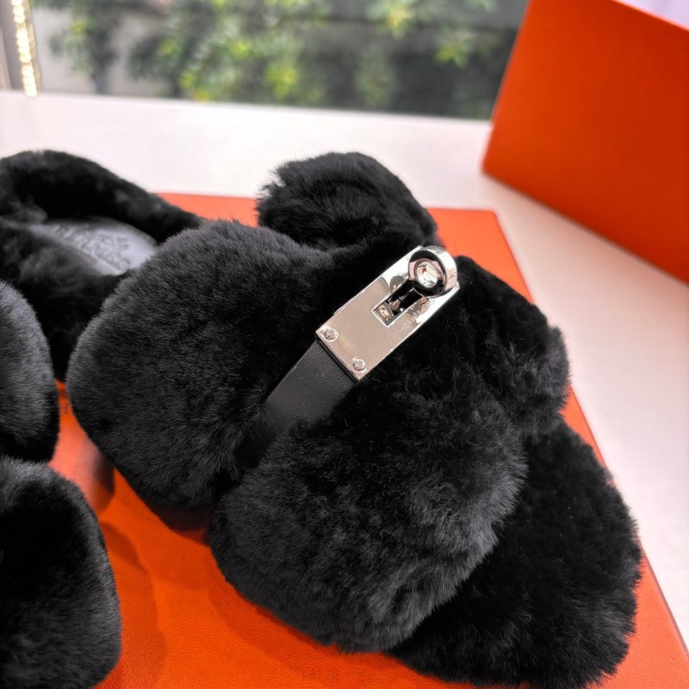 H**me5 Shearling Fur Oran Silver Buckle Sandal Black