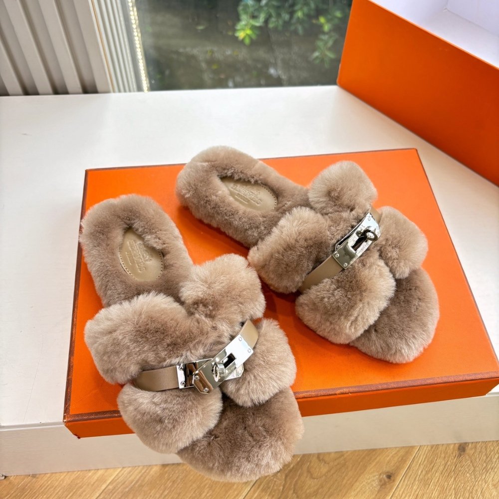 H**me5 Shearling Fur Oran Silver Buckle Sandal Beige