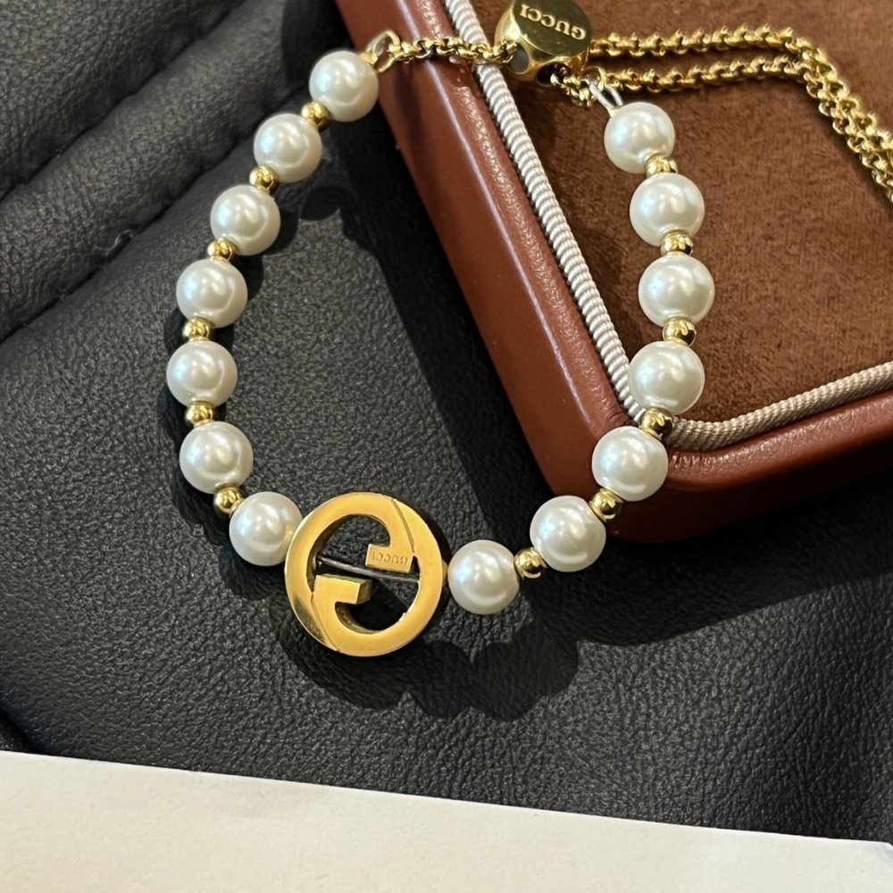 Gvc*1 Interlocking Pearl Bracelet Gold 839033 JCF27 8062