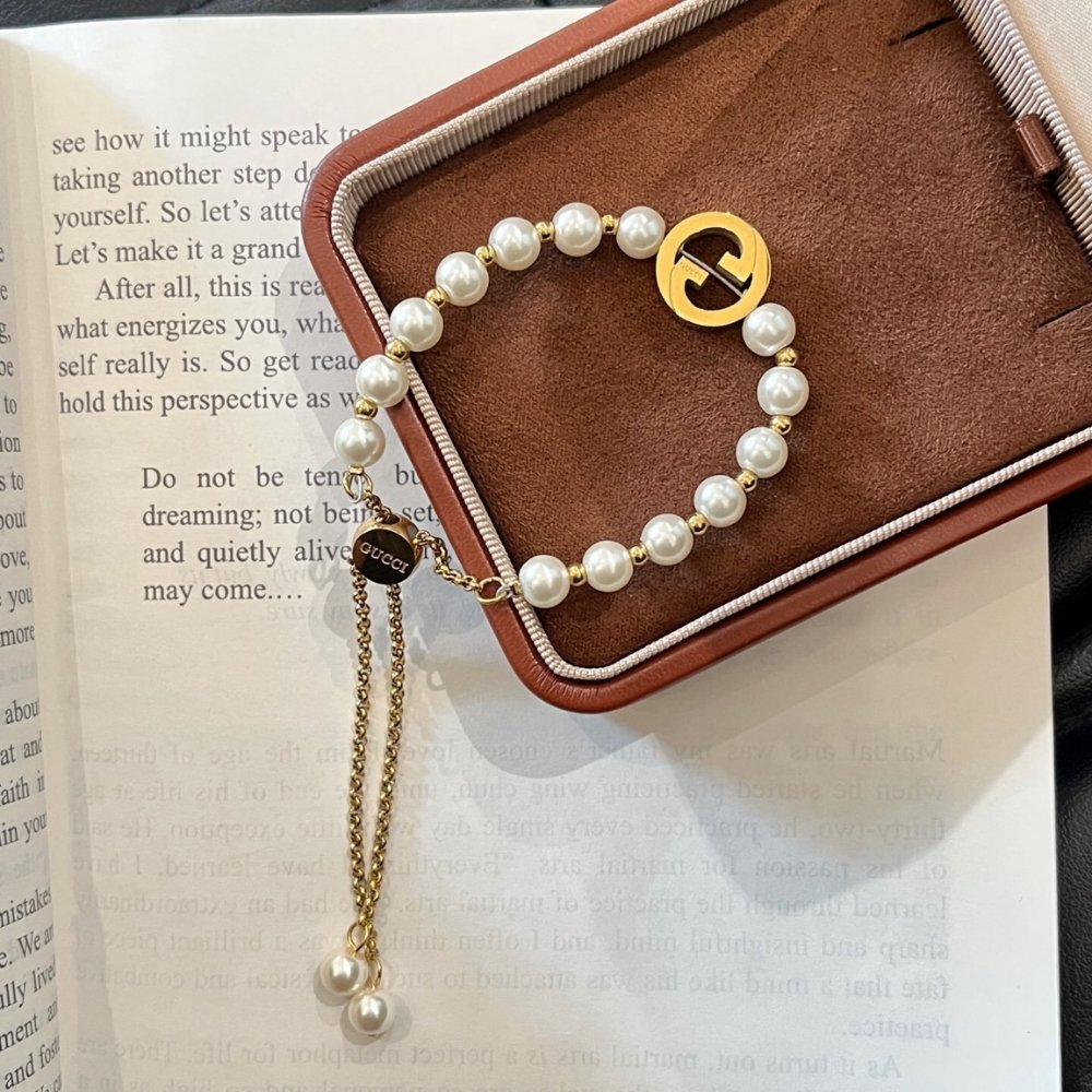 Gvc*1 Interlocking Pearl Bracelet Gold 839033 JCF27 8062