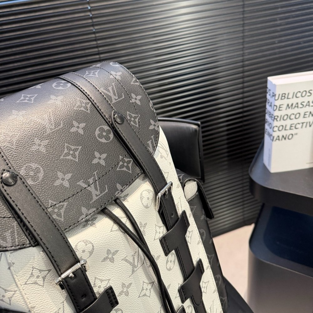 L0vis Vvtt0n Christopher PM Backpack Monogram Eclipse Black White 42Cm