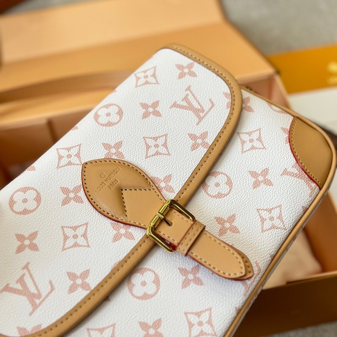 L0vis Vvtt0n Diane Monogram Cream Beige 25Cm