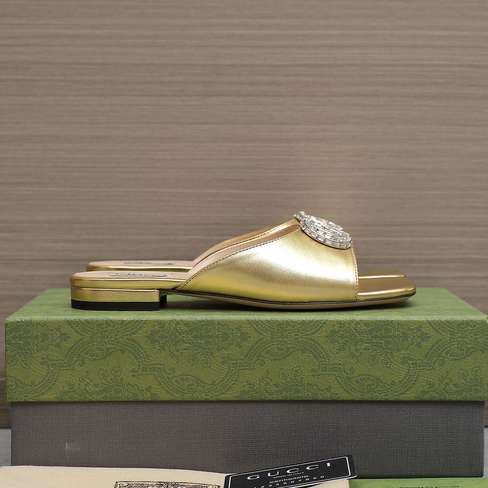 Gvc*1 Gg Crystal Slippers Gold