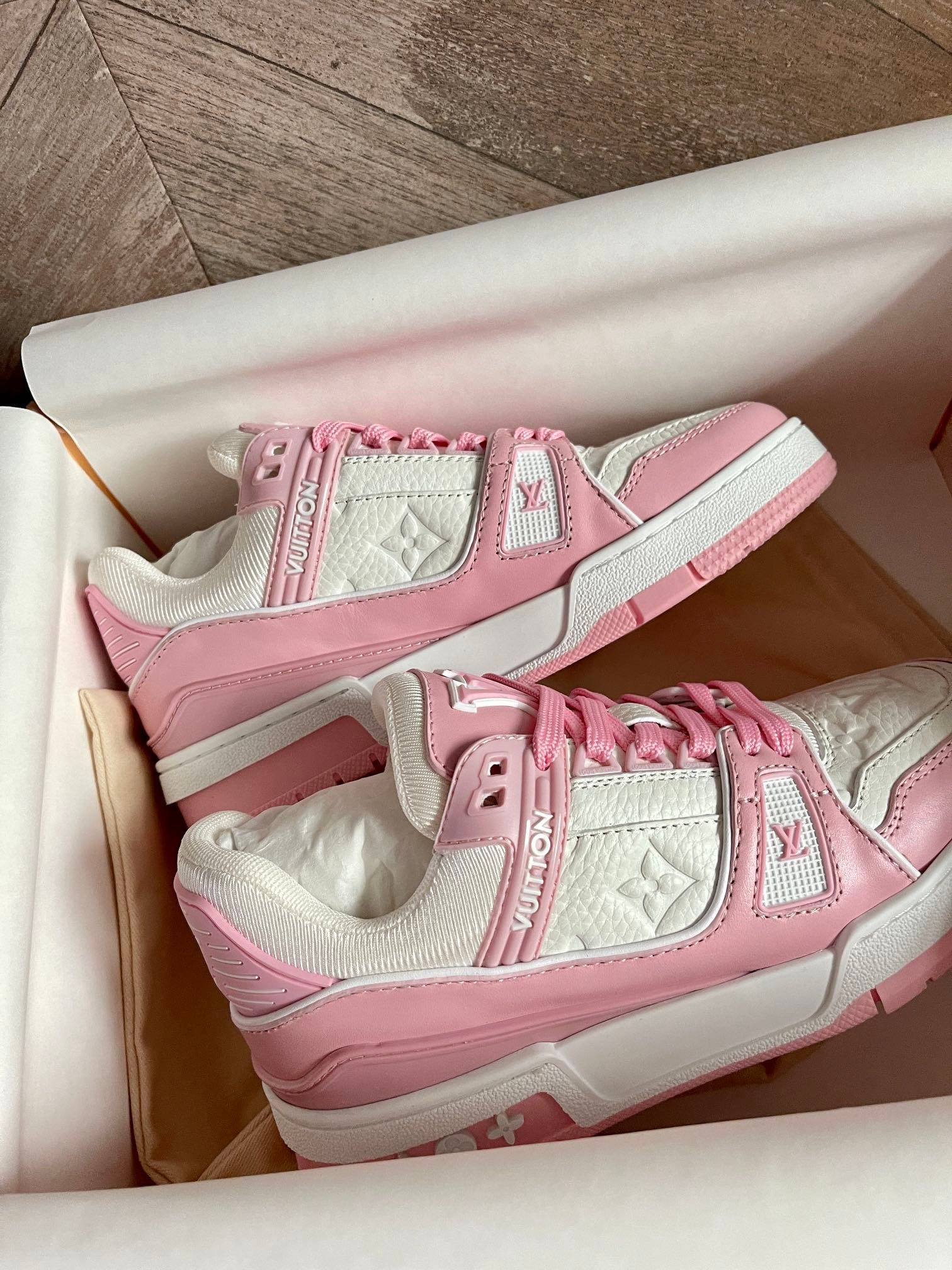 L0vis Vvtt0n Lv Trainer Sneaker Pink Rose 1Aboek