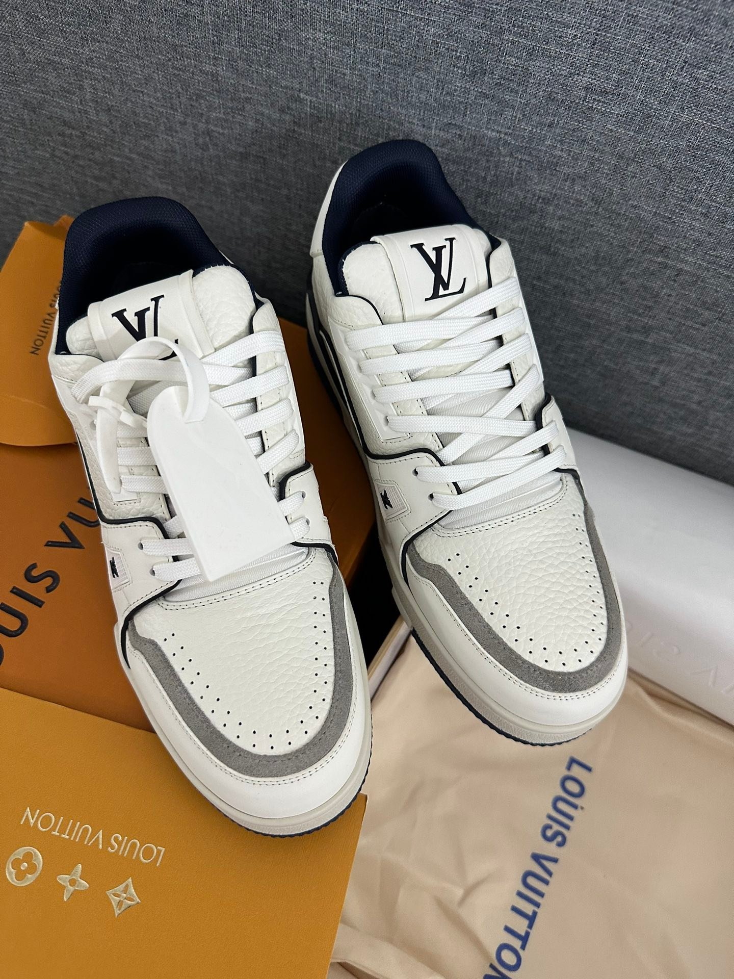 L0vis Vvtt0n Trainer 54 Signature Black