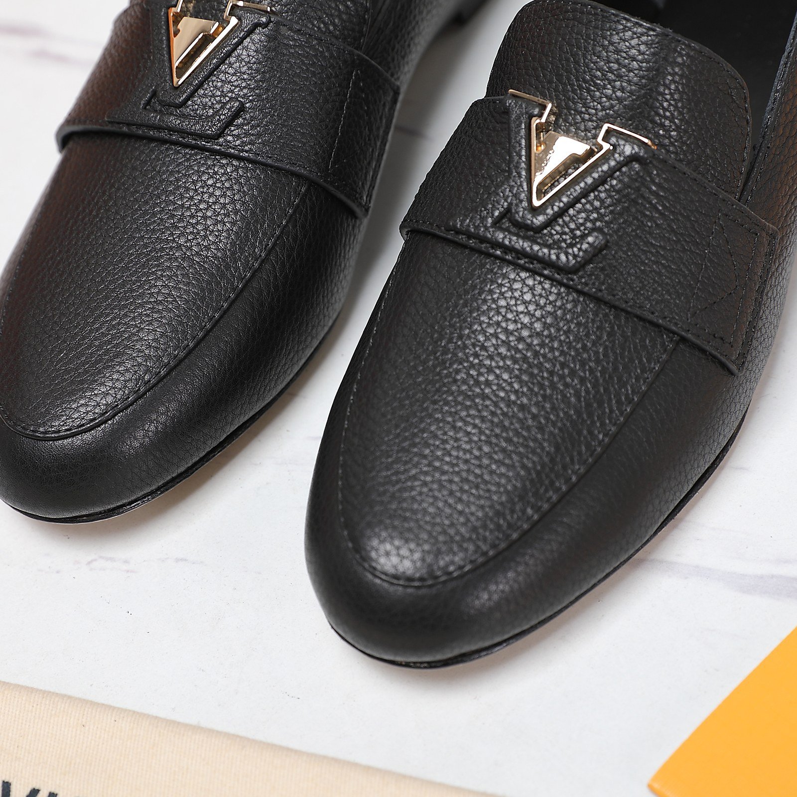 L0vis Vvtt0n Lv Capri Loafer Black 1Acay0