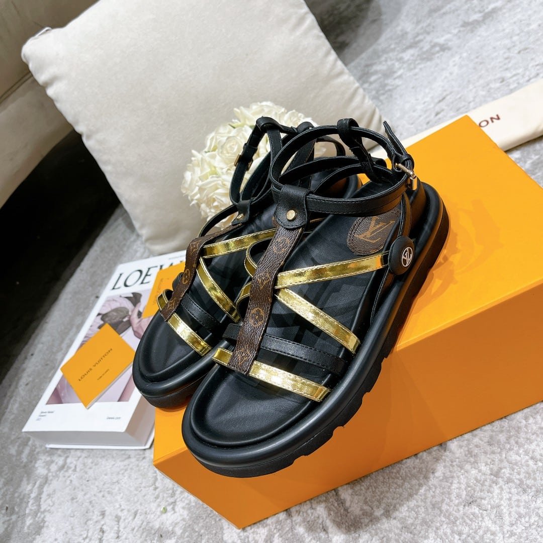 L0vis Vvtt0n Pool Pillow Comfort Sandals Black And Gold