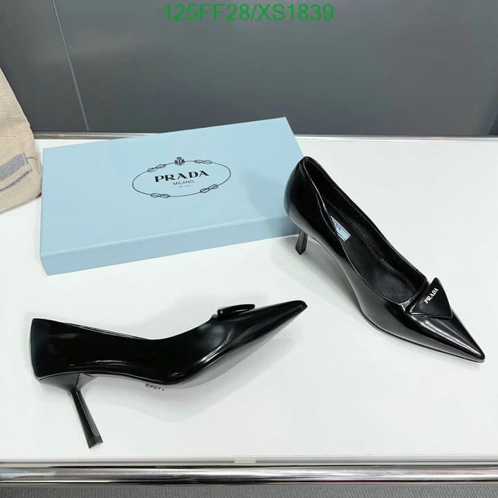 Pra*a Cleavage Nero Leather Pumps Black