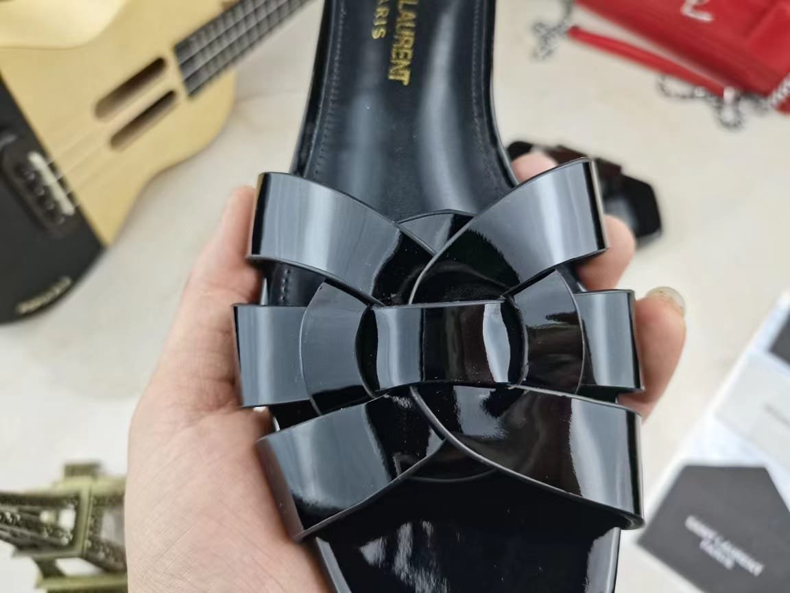 Sa1nt Lau*nt Tribute Mules In Patent Leather Black 571952B8I001000