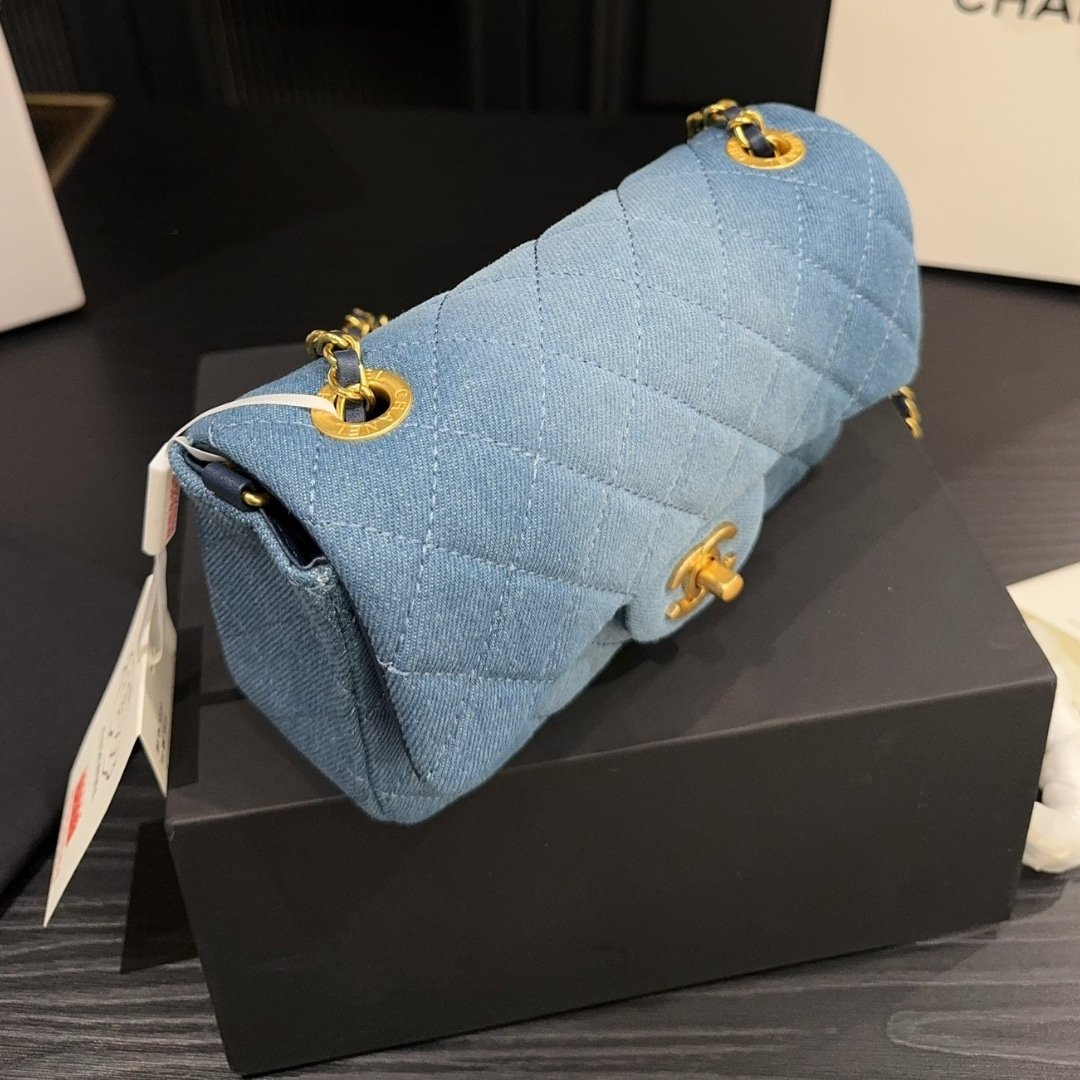 Ch**el Classic Handbag Washed Denim And Gold Tone Metal Blue 19Cm A01112 B16747 Nx158